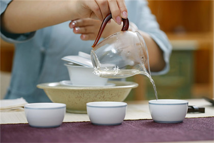 上海普洱茶饼回收站，旧茶换新归何处？